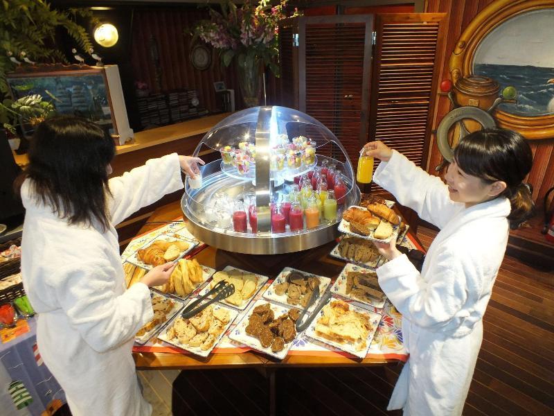 Hotel - Restaurant - Salon De The Le Beausejour Tregastel Bagian luar foto