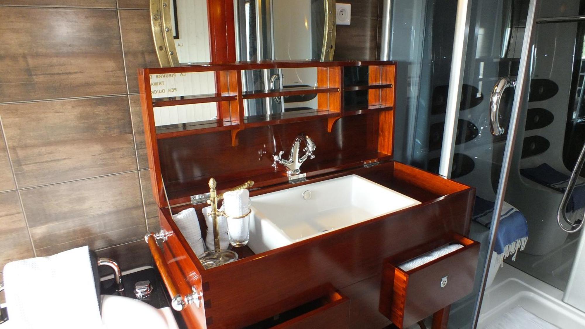 Hotel - Restaurant - Salon De The Le Beausejour Tregastel Ruang foto