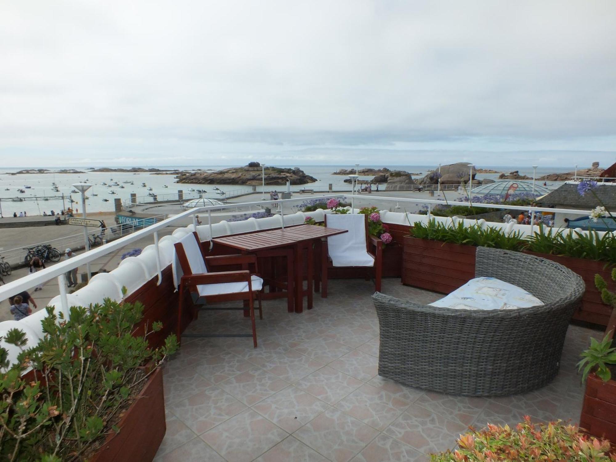 Hotel - Restaurant - Salon De The Le Beausejour Tregastel Bagian luar foto