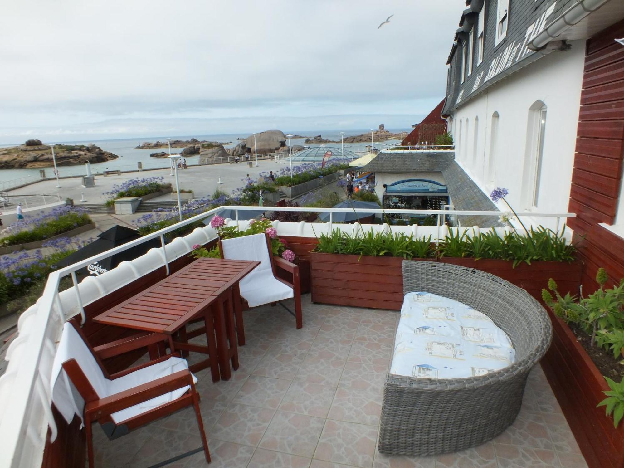 Hotel - Restaurant - Salon De The Le Beausejour Tregastel Bagian luar foto
