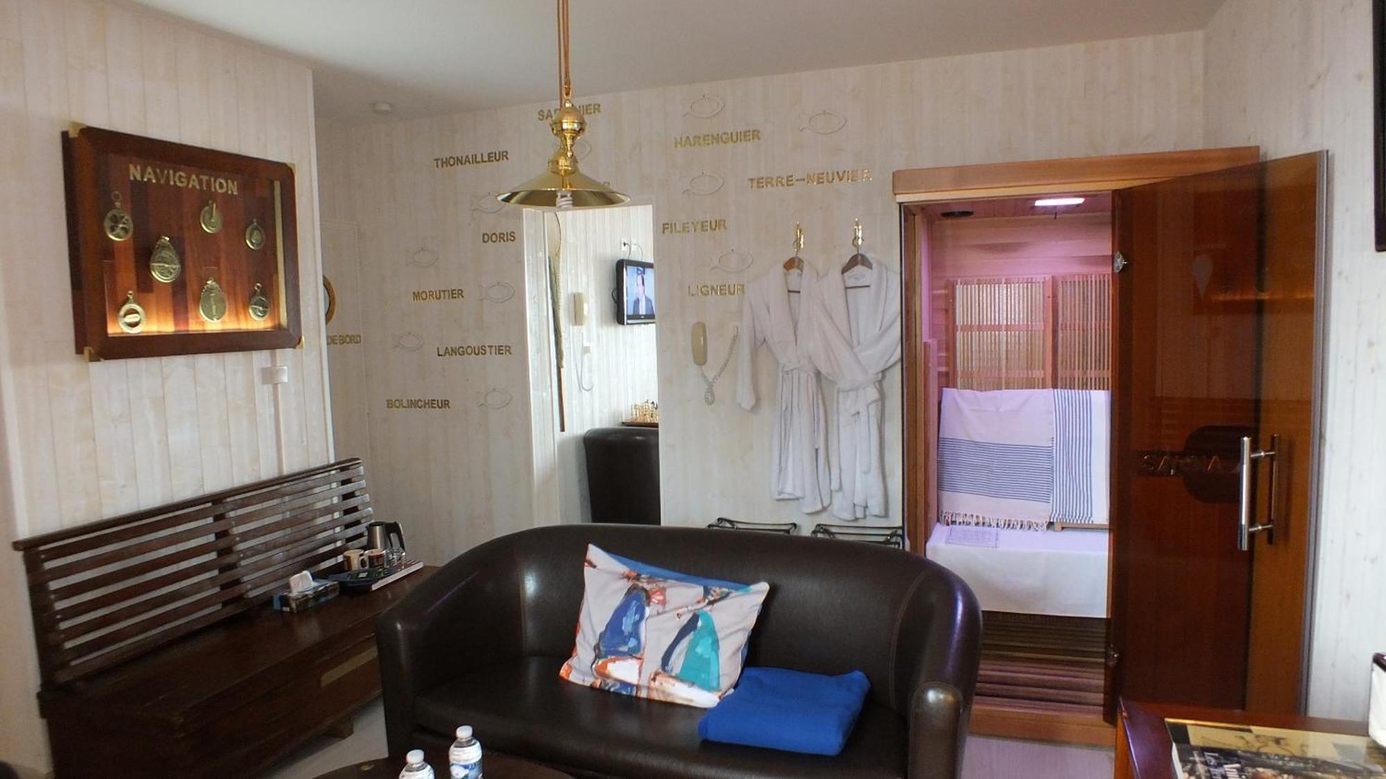 Hotel - Restaurant - Salon De The Le Beausejour Tregastel Ruang foto
