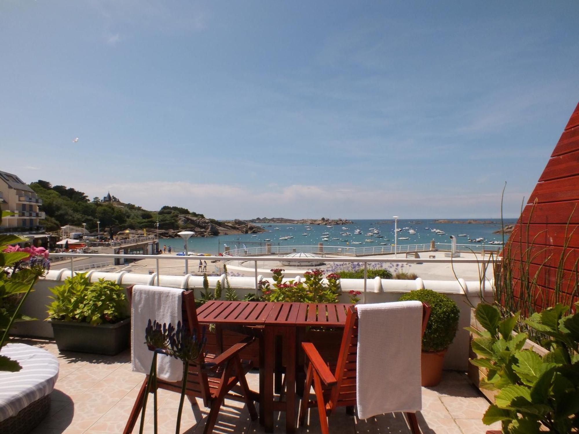 Hotel - Restaurant - Salon De The Le Beausejour Tregastel Bagian luar foto