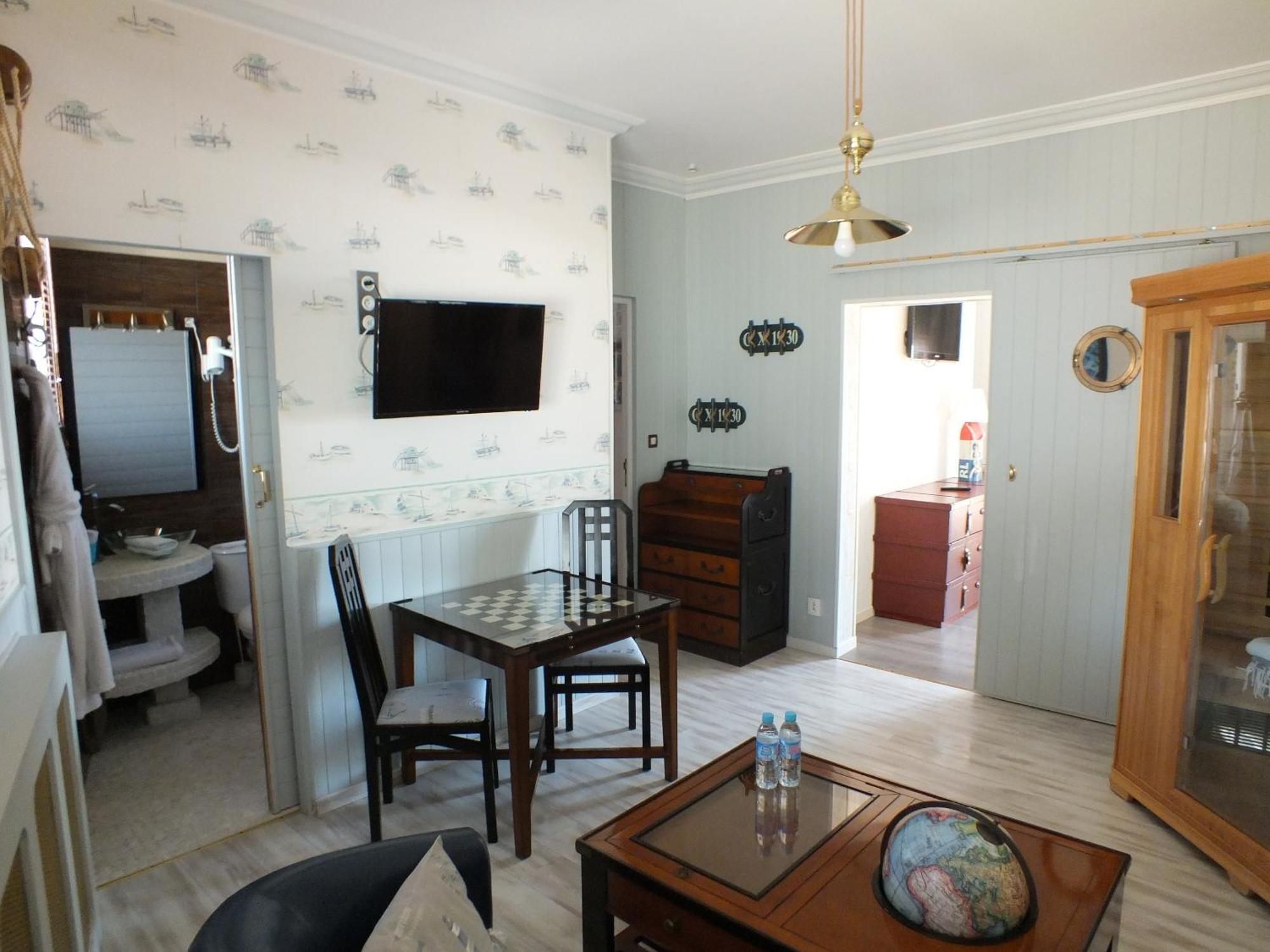 Hotel - Restaurant - Salon De The Le Beausejour Tregastel Ruang foto